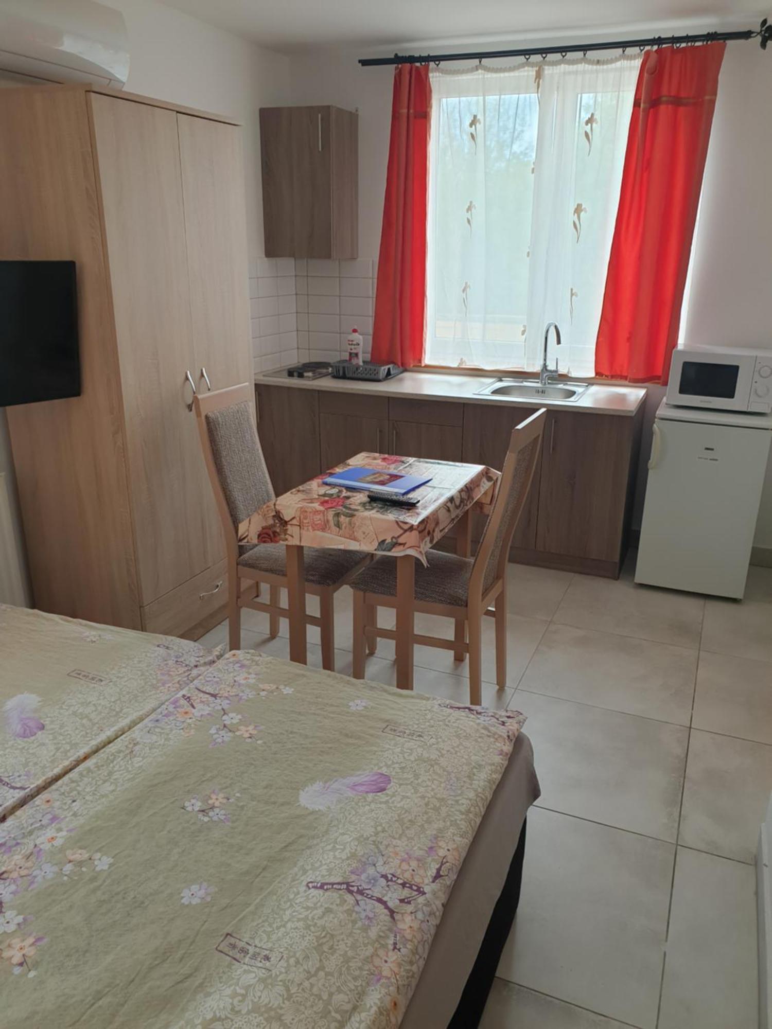 Anita Apartman โชพรอน ภายนอก รูปภาพ